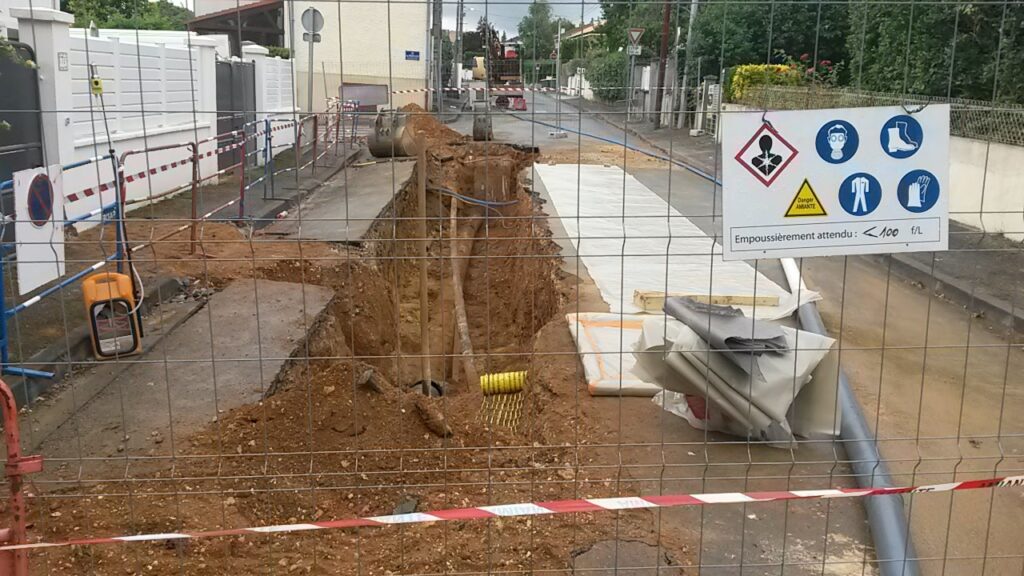 Chantier de désamiantage voie publique