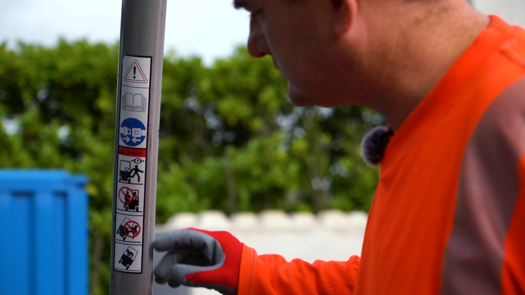 Contrôle des pictogrammes de sécurité du poste conducteur d’un chariot élévateur lors d’une VGP